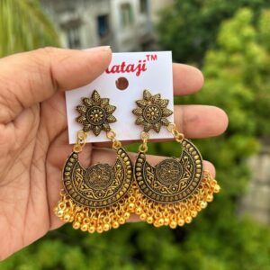 Partywearing earrings